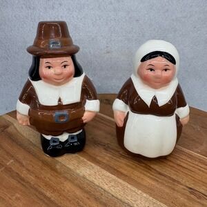 Vintage Publix Pilgrim Man‎ & Woman Ceramic Salt Pepper Shakers Set Thanksgiving